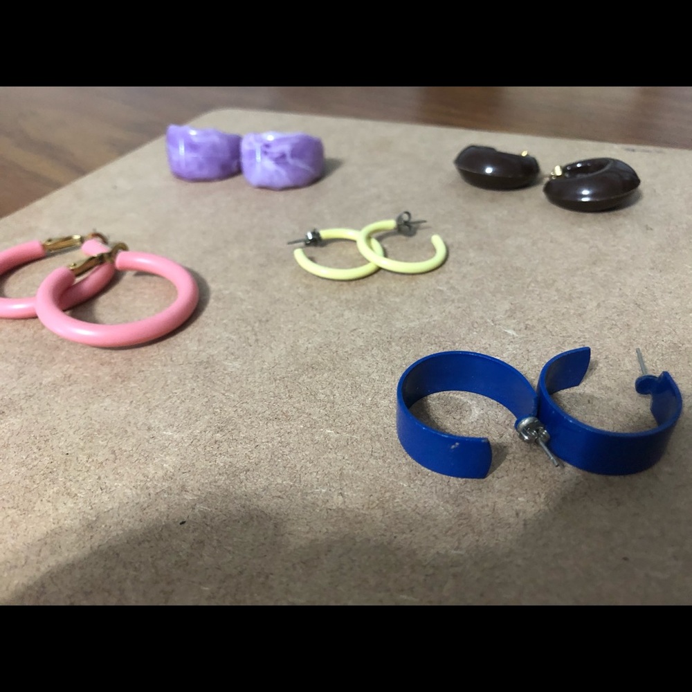 5 Earring sets - Picture 3 of 4